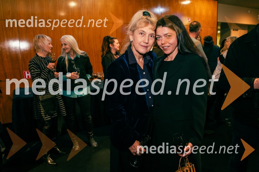  Barbara Hieng Samobor, direktorica in umetniška vodja MGL;  Jana Menger, plesalka, koreografinja in gledališka ustvarjalkaJames Brown je uporabljal navijalke, premiera drame v MGL