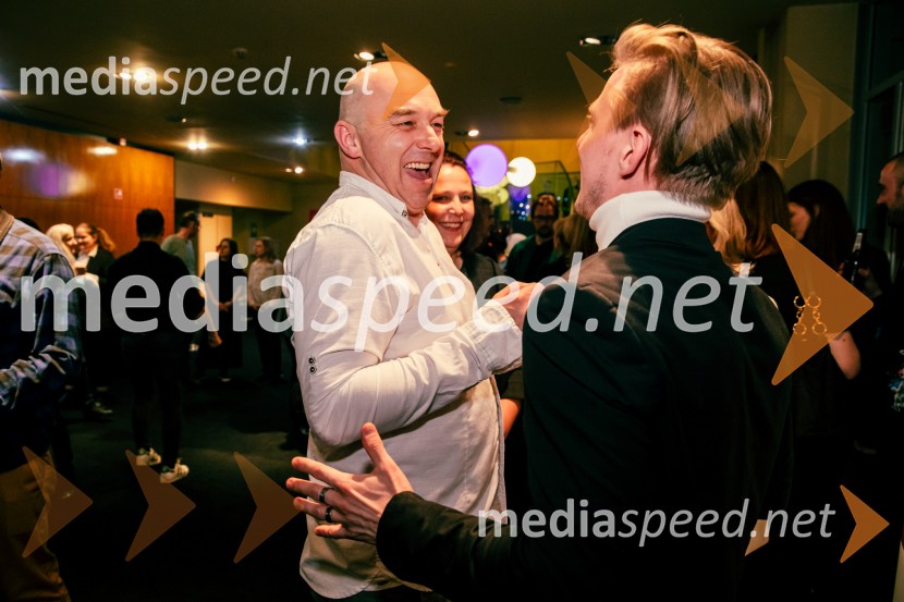  Gaber K. Trseglav, igralec;  Jure Rajšp, igralecJames Brown je uporabljal navijalke, premiera drame v MGL