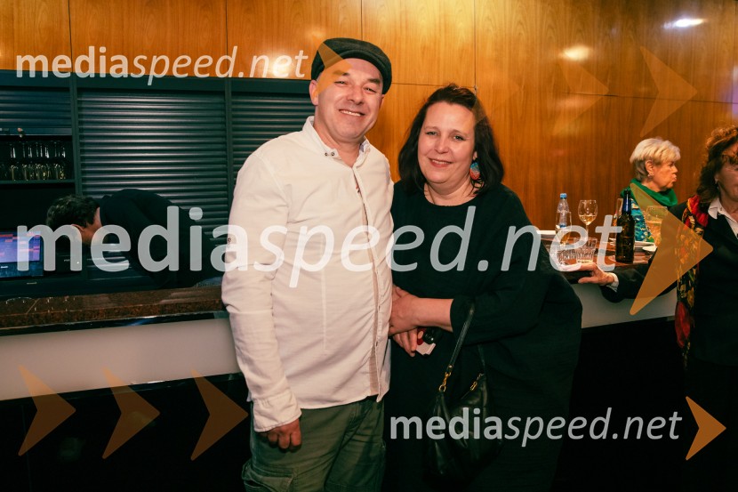  Gaber K. Trseglav, igralec;  ... James Brown je uporabljal navijalke, premiera drame v MGL