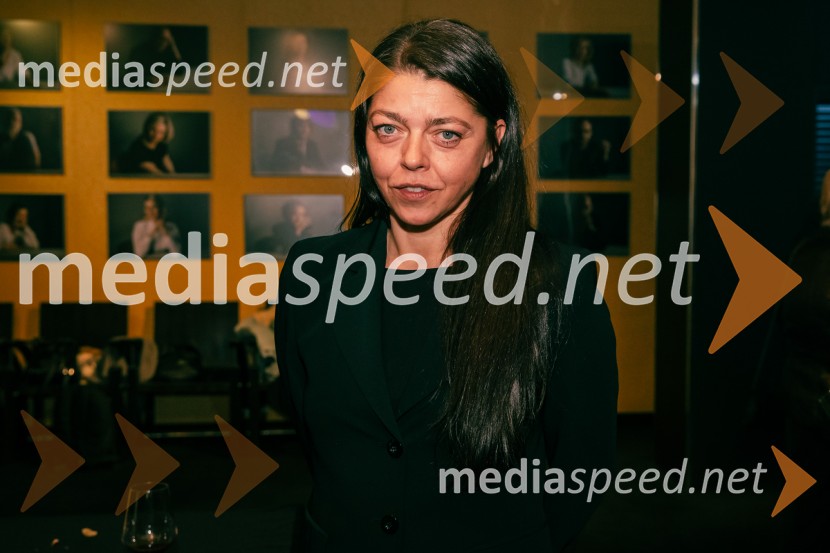  Jana Menger, plesalka, koreografinja in gledališka ustvarjalkaJames Brown je uporabljal navijalke, premiera drame v MGL