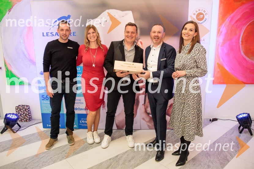  ... ;  ... ;  ... ;  Marko Pulko, direktor, Lesaffre Slovenija;  Neža Jus, vodja marketinga, Lesaffre SlovenijaOtvoritev novih poslovnih prostorov podjetja Lesaffre Slovenija