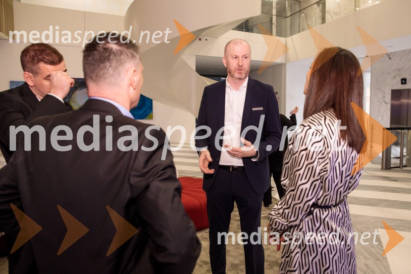  Zoran Mabić, generalni direktor Lesaffre Adriatic in Lesaffre Slovenija;  Neža Jus, vodja marketinga, Lesaffre SlovenijaOtvoritev novih poslovnih prostorov podjetja Lesaffre Slovenija