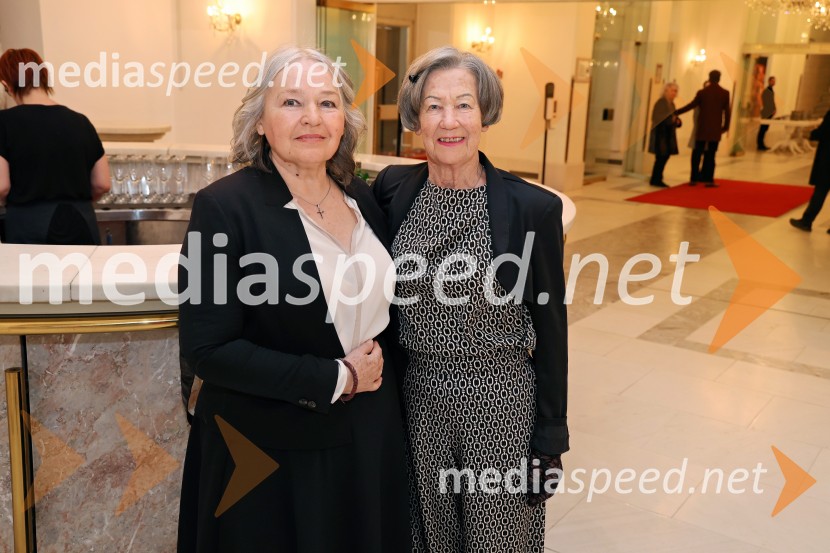  Milada Kalezić, igralka;  ... Cluster, premiera svetovne koreografske uspešnice Edwarda Cluga, SNG Maribor