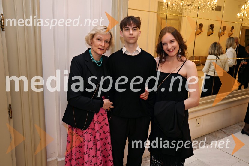  Mira Osvald, solastnica, slaščičarna Ilich;  ... ;  ... Cluster, premiera svetovne koreografske uspešnice Edwarda Cluga, SNG Maribor