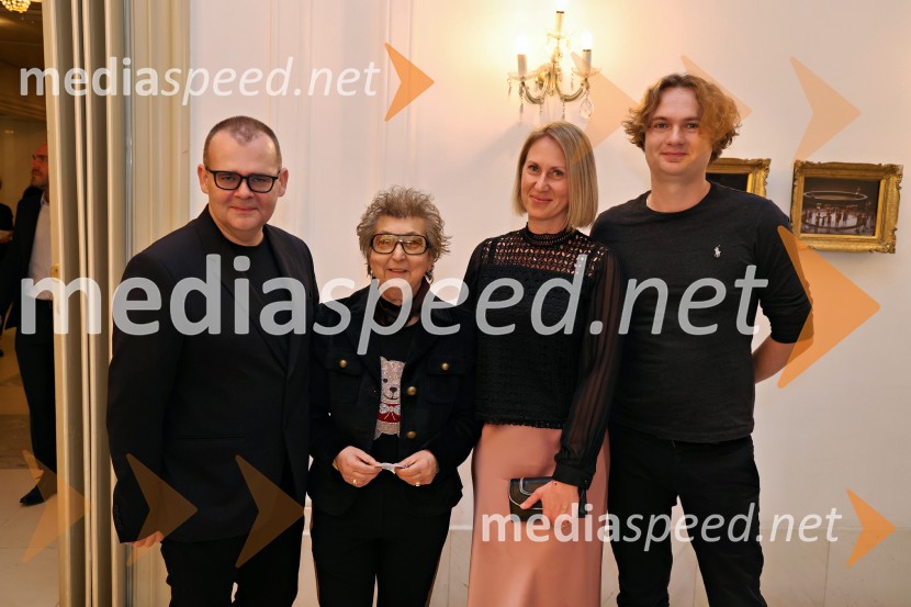  Alan Kavčič, predstavnik za odnose z javnostmi SNG Maribor;  Dragica Petrovič, režiserka in producentka;  Mateja Kožuh, producentka in joga učiteljica MS7;  ... Cluster, premiera svetovne koreografske uspešnice Edwarda Cluga, SNG Maribor