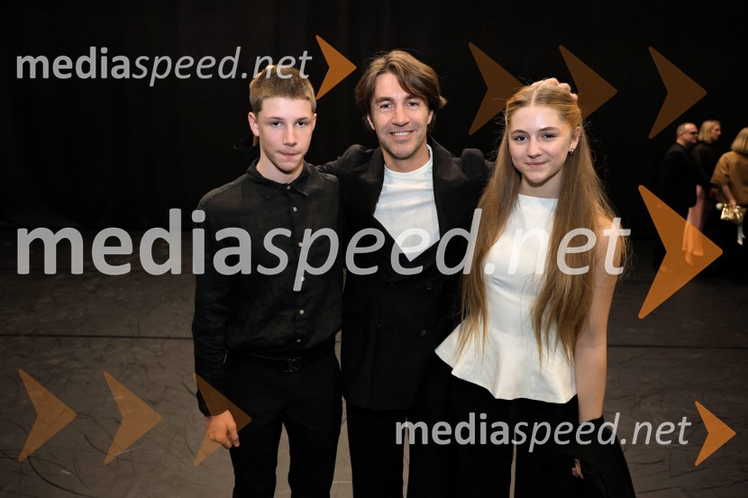  ... ;  Edward Clug, umetniški direktor, Balet SNG Maribor;  ... Cluster, premiera svetovne koreografske uspešnice Edwarda Cluga, SNG Maribor