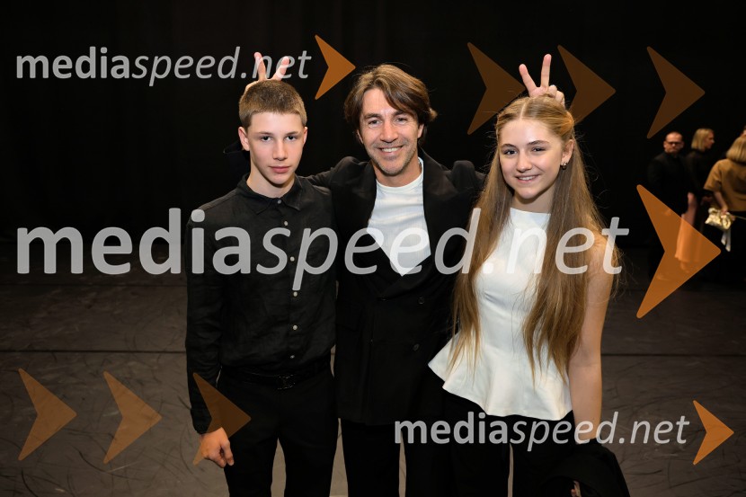  ... ;  Edward Clug, umetniški direktor, Balet SNG Maribor;  ... Cluster, premiera svetovne koreografske uspešnice Edwarda Cluga, SNG Maribor