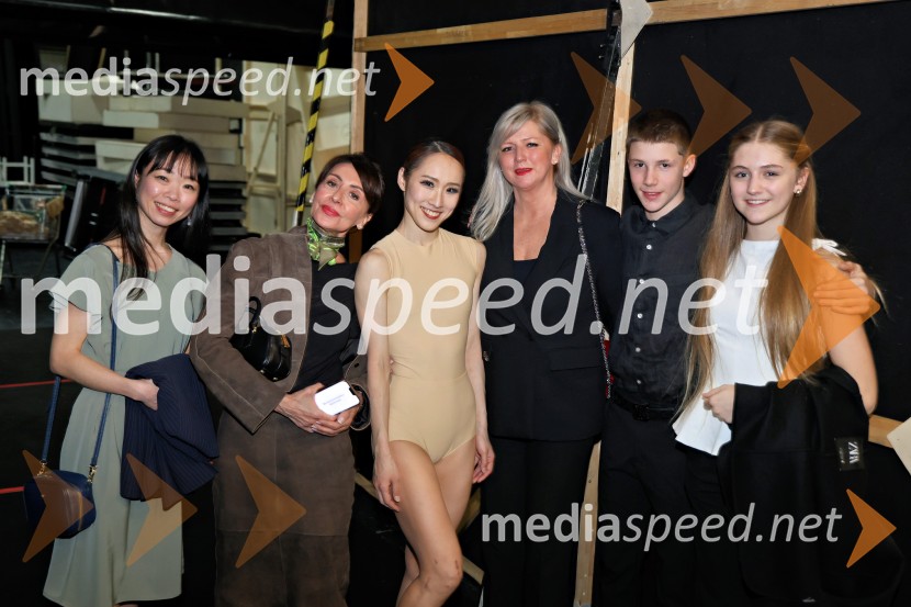  ... ;  ... ;  Asami Nakashima, baletna solistka;  Pia Clug, baletna plesalka;  ... ;  ... Cluster, premiera svetovne koreografske uspešnice Edwarda Cluga, SNG Maribor