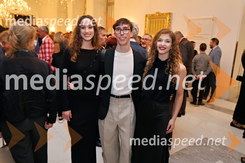  Nuša Urnaut, baletna plesalka;  Maro Vranarčić, baletni plesalec;  ... Cluster, premiera svetovne koreografske uspešnice Edwarda Cluga, SNG Maribor