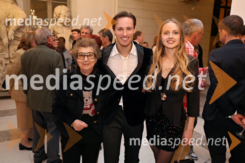  Dragica Petrovič, režiserka in producentka;  Davide Buffone, baletni plesalec;  Mina Radaković, baletna plesalkaCluster, premiera svetovne koreografske uspešnice Edwarda Cluga, SNG Maribor