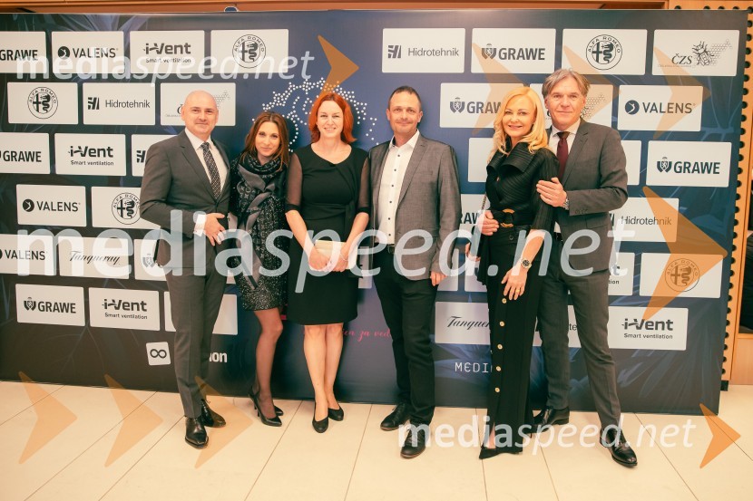   Simon Husar, Zavarovalnica Grawe;  Darja Husar;  Katja Leskovsek;  Boštjan Vlaovic; dr. Jerneja Kastelic, direktorica, Farmadent; mag. David Kastelic, predsednik uprave, Grawe zavarovalnica d.dSlovenka leta 2024 je Jolanda Grom Ravnikar