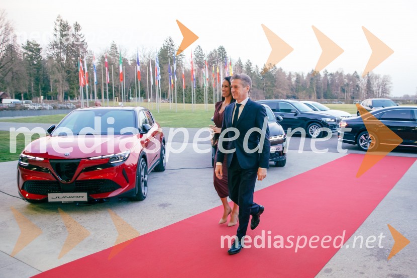  Tina Gaber, fotomodel; dr. Robert Golob, predsednik vlade RSSlovenka leta 2024 je Jolanda Grom Ravnikar