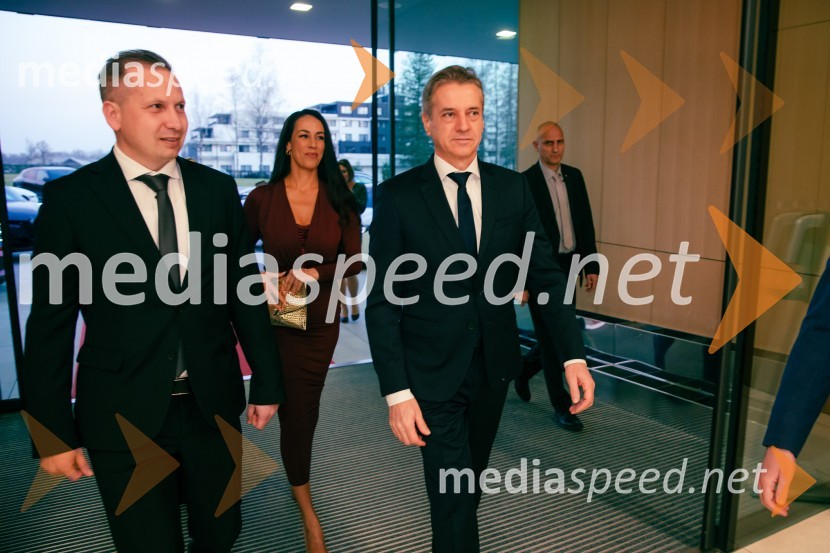  Dejan Zver, direktor medijev, Media24;  Tina Gaber, fotomodel; dr. Robert Golob, predsednik vlade RSSlovenka leta 2024 je Jolanda Grom Ravnikar