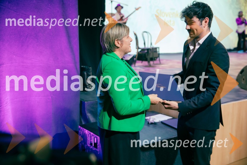  Irena Orešnik, agronomka, kmetica, sirarka in strokovnjakinja statistike;  ... Slovenka leta 2024 je Jolanda Grom Ravnikar