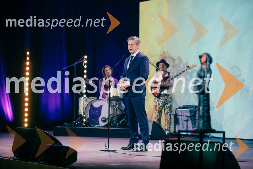 dr. Robert Golob, predsednik vlade RSSlovenka leta 2024 je Jolanda Grom Ravnikar