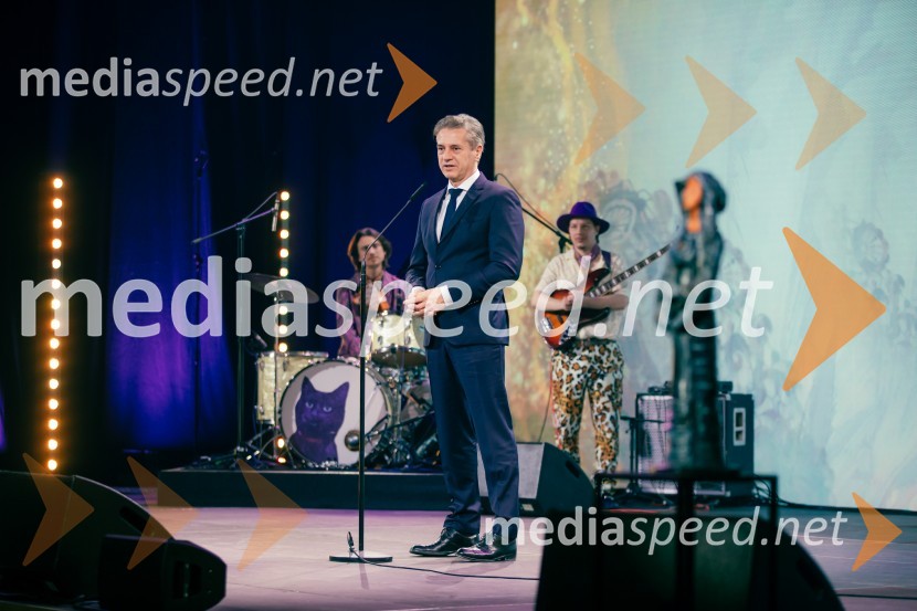 dr. Robert Golob, predsednik vlade RSSlovenka leta 2024 je Jolanda Grom Ravnikar