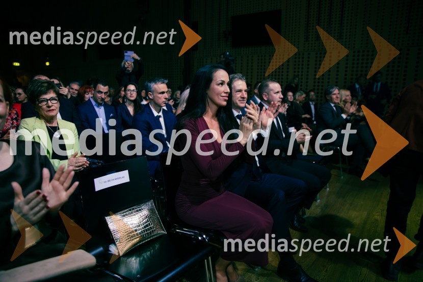 Tina Gaber, fotomodel; dr. Robert Golob, predsednik vlade RSSlovenka leta 2024 je Jolanda Grom Ravnikar