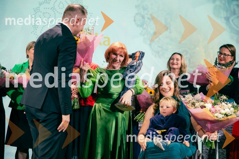  Dejan Zver, direktor medijev, Media24;  Jolanda  Grom Ravnikar, humanitarka, Slovenka leta 2024Slovenka leta 2024 je Jolanda Grom Ravnikar