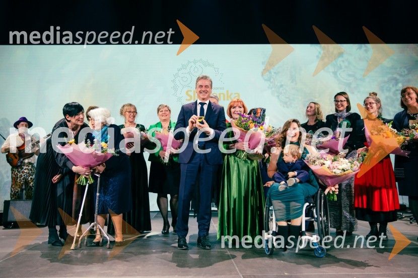 dr. Robert Golob, predsednik vlade RS;  Jolanda  Grom Ravnikar, humanitarka, Slovenka leta 2024;   Živa Lavrinc, paralokostrelkaSlovenka leta 2024 je Jolanda Grom Ravnikar