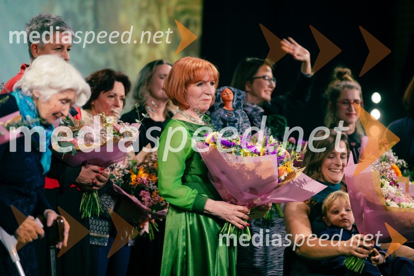  Jolanda  Grom Ravnikar, humanitarka, Slovenka leta 2024Slovenka leta 2024 je Jolanda Grom Ravnikar