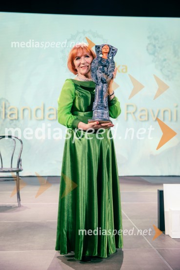 Jolanda  Grom Ravnikar, humanitarka, Slovenka leta 2024Slovenka leta 2024 je Jolanda Grom Ravnikar