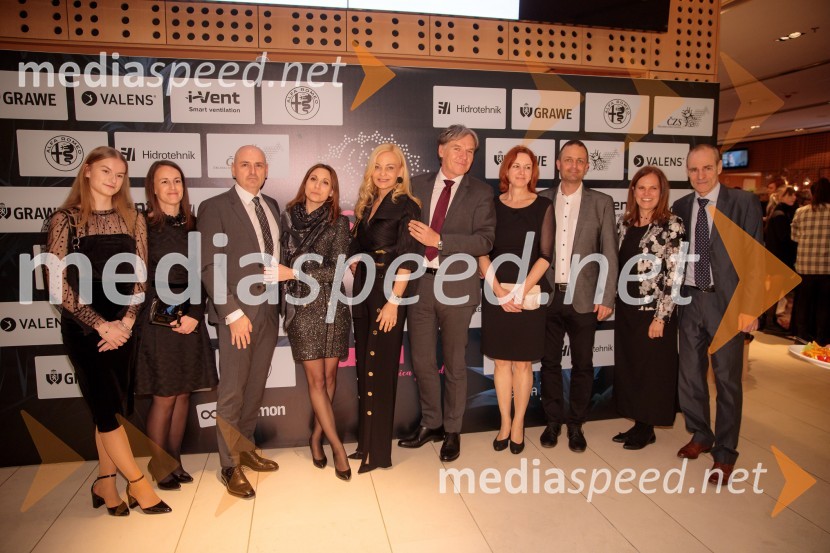  ... ;  ... ;   Simon Husar, Zavarovalnica Grawe;  Darja Husar; dr. Jerneja Kastelic, direktorica, Farmadent; mag. David Kastelic, predsednik uprave, Grawe zavarovalnica d.d;  Katja Leskovsek;  Boštjan Vlaovic;  Vera Kocbek, vodja marketinga, Zavarovalnica Grawe;  Andreas Kocbek, CIO, Zavarovalnica GraweSlovenka leta 2024 je Jolanda Grom Ravnikar