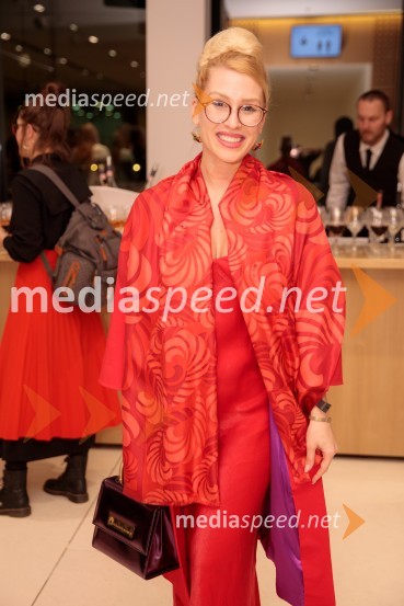  Eva Ana Kazič, modna blogerka, Allaroundeve, ustanoviteljica Enver.ioSlovenka leta 2024 je Jolanda Grom Ravnikar