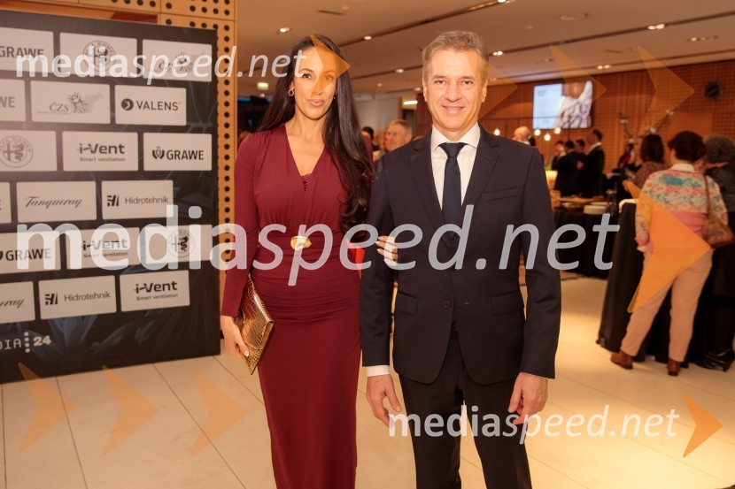  Tina Gaber, fotomodel; dr. Robert Golob, predsednik vlade RSSlovenka leta 2024 je Jolanda Grom Ravnikar