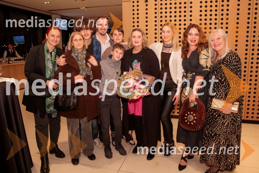  ... ;  ... ;  ... ;  ... ;  ... ;  ... ;  Maja Weiss Braatz, režiserka;  ... ;  ... ;  ... Slovenka leta 2024 je Jolanda Grom Ravnikar