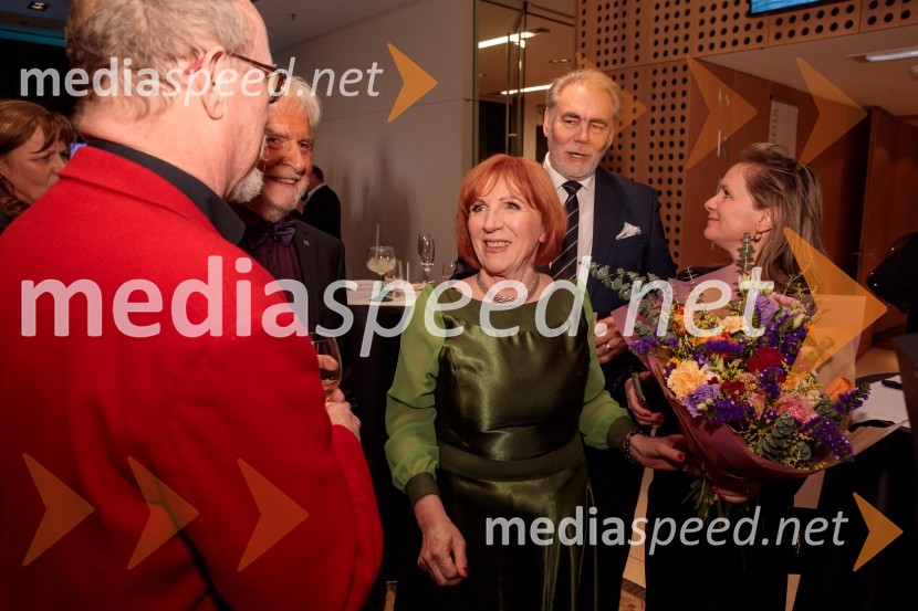  Jolanda  Grom Ravnikar, humanitarka, Slovenka leta 2024Slovenka leta 2024 je Jolanda Grom Ravnikar