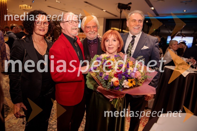  Irena Domicelj;  Tomaž Domicelj, glasbenik;  ... ;  Jolanda  Grom Ravnikar, humanitarka, Slovenka leta 2024;  ... Slovenka leta 2024 je Jolanda Grom Ravnikar