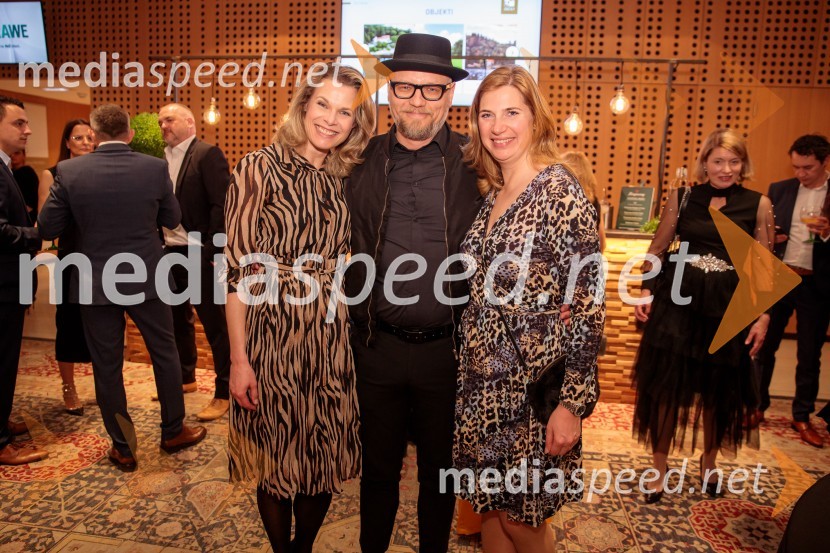 dr. Tinkara Srnovršnik, ginekologinja;  ... ;  Barbara Čepirlo Čičigoj, odnosi z javnostjo Opera in Balet LjubljanaSlovenka leta 2024 je Jolanda Grom Ravnikar