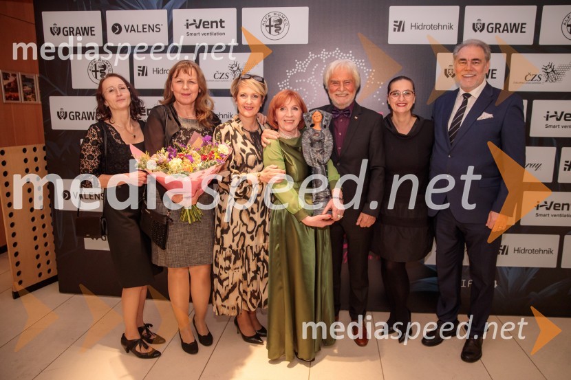  ... ;  ... ;  ... ;  Jolanda  Grom Ravnikar, humanitarka, Slovenka leta 2024;  ... ;  ... ;  ... Slovenka leta 2024 je Jolanda Grom Ravnikar