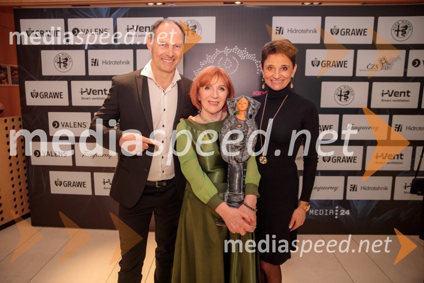  Jože Potrebuješ, skupina Čuki;  Jolanda  Grom Ravnikar, humanitarka, Slovenka leta 2024;  Andreja PotrebuješSlovenka leta 2024 je Jolanda Grom Ravnikar