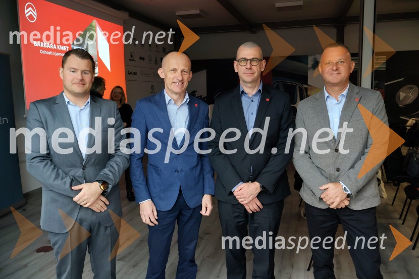  Rok Marolt, vodja produkta in izobraževanj, C Automobil Import d.o.o. ;  Boštjan Kušar, vodja prodaje, C Automobil Import d.o.o.;  Leon Malovrh, dirketor, C Automobil Import, d.o.o.;  Dejan Debernardi, direktor marketinga in oglaševanja, C Automobil Import d.o.o.Nova Citroën C4 in C4 X, slovenska predstavitev