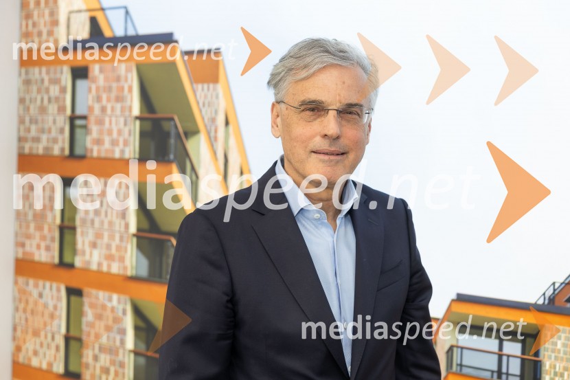  Črtomir Remec, direktor Stanovanjskega skladaNovinarska konferenca SSRS