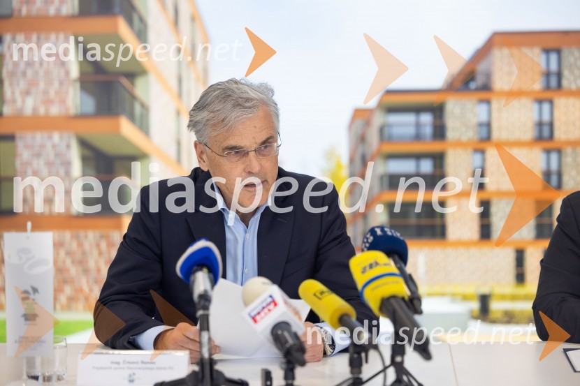  Črtomir Remec, direktor Stanovanjskega skladaNovinarska konferenca SSRS