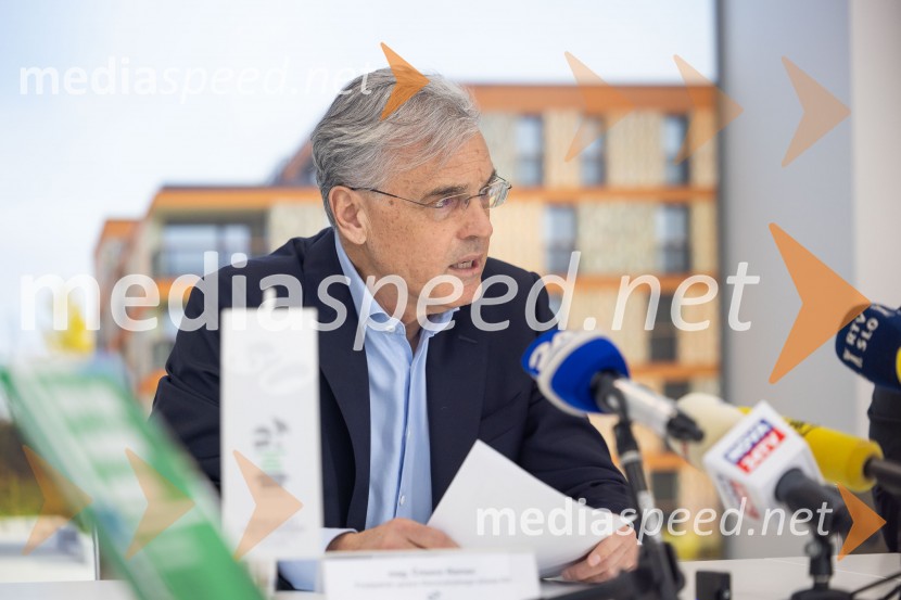  Črtomir Remec, direktor Stanovanjskega skladaNovinarska konferenca SSRS