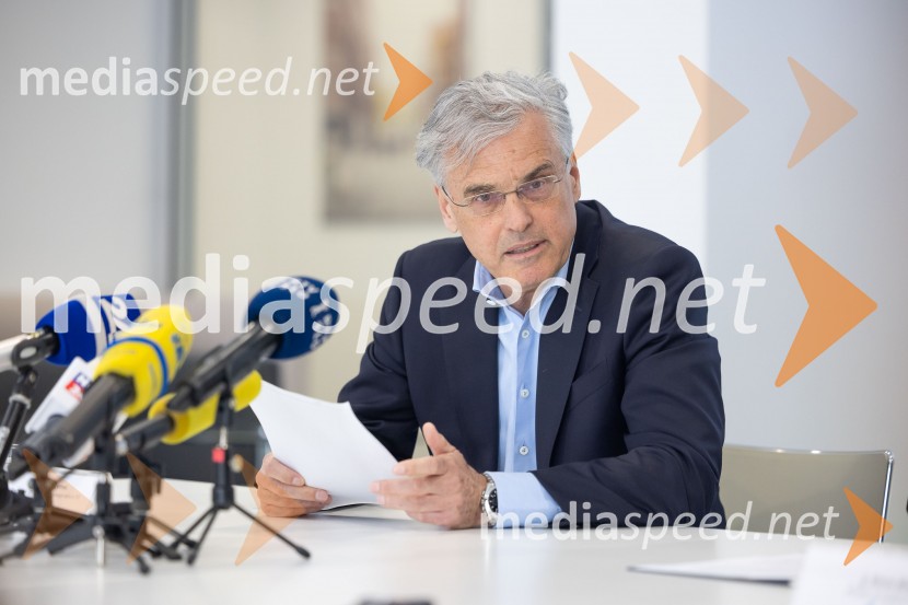  Črtomir Remec, direktor Stanovanjskega skladaNovinarska konferenca SSRS