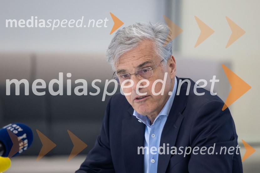  Črtomir Remec, direktor Stanovanjskega skladaNovinarska konferenca SSRS