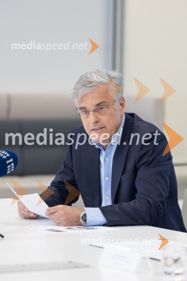  Črtomir Remec, direktor Stanovanjskega skladaNovinarska konferenca SSRS