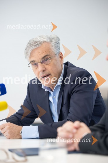  Črtomir Remec, direktor Stanovanjskega skladaNovinarska konferenca SSRS