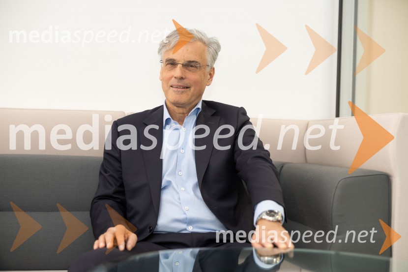  Črtomir Remec, direktor Stanovanjskega skladaNovinarska konferenca SSRS