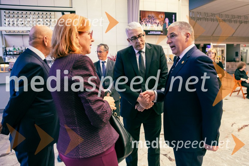  Vesna Nahtigal, generalna direktorica GZS;  Mitja  Gorenšček, svetnik, Državni svet;  Marko Lotrič, predsednik, Državni svetPodelitev 57. Nagrad GZS za izjemne gospodarske in podjetniške dosežke