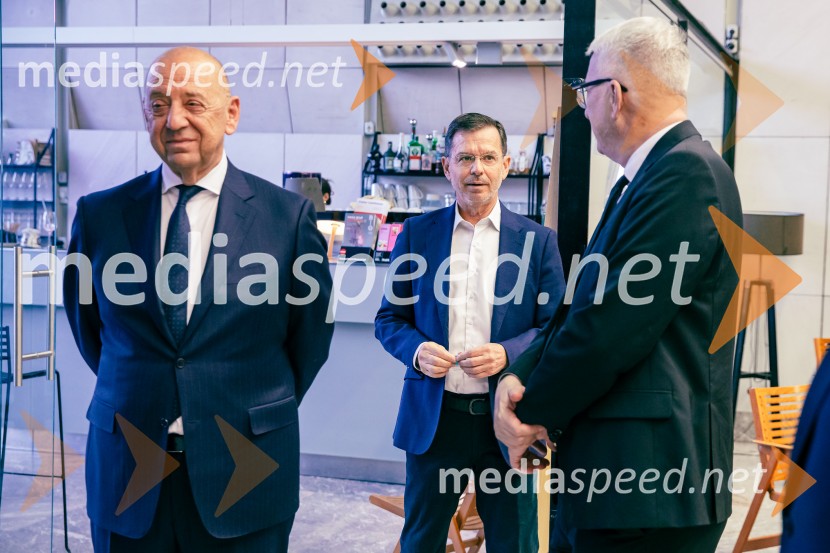  Tibor Šimonka, predsednik Gospodarske zbornice Slovenije ;  ... ;  Mitja  Gorenšček, svetnik, Državni svetPodelitev 57. Nagrad GZS za izjemne gospodarske in podjetniške dosežke