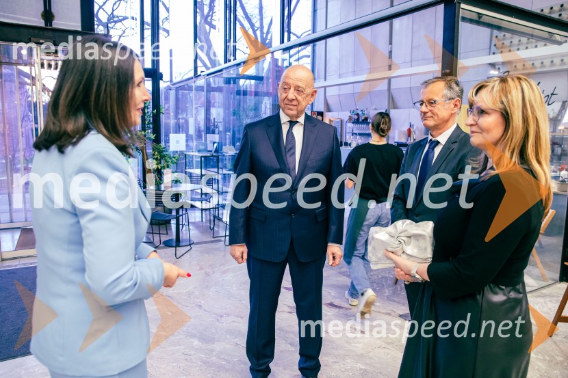  Tibor Šimonka, predsednik Gospodarske zbornice Slovenije ; mag. Breda Pečovnik, direktorica kongresno komercialne dejavnosti Cankarjev dom;  ... ;  ... Podelitev 57. Nagrad GZS za izjemne gospodarske in podjetniške dosežke