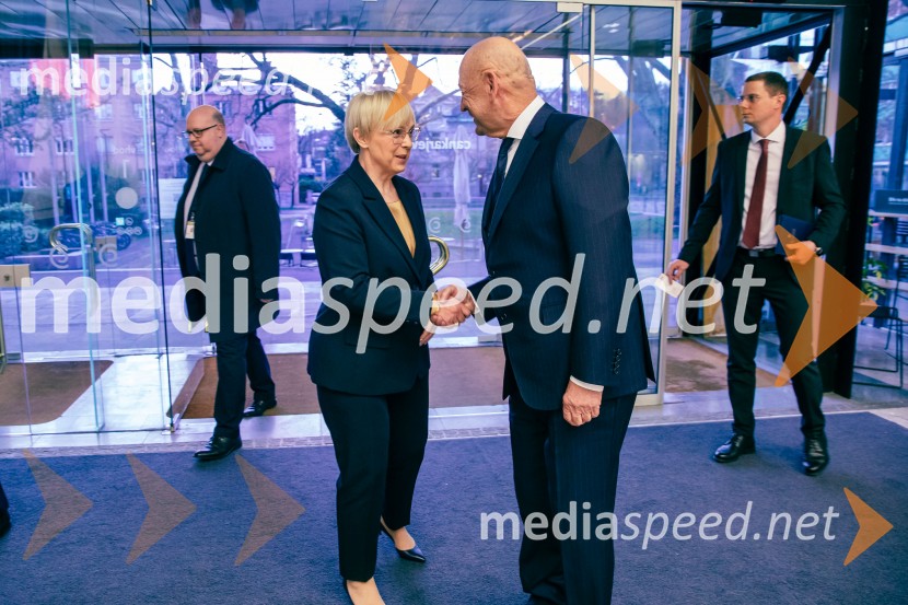 dr. Nataša Pirc Musar, predsednica Republike Slovenije;  Tibor Šimonka, predsednik Gospodarske zbornice Slovenije Podelitev 57. Nagrad GZS za izjemne gospodarske in podjetniške dosežke