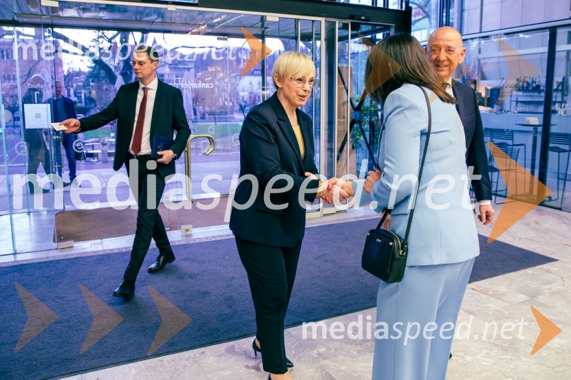 dr. Nataša Pirc Musar, predsednica Republike Slovenije; mag. Breda Pečovnik, direktorica kongresno komercialne dejavnosti Cankarjev domPodelitev 57. Nagrad GZS za izjemne gospodarske in podjetniške dosežke