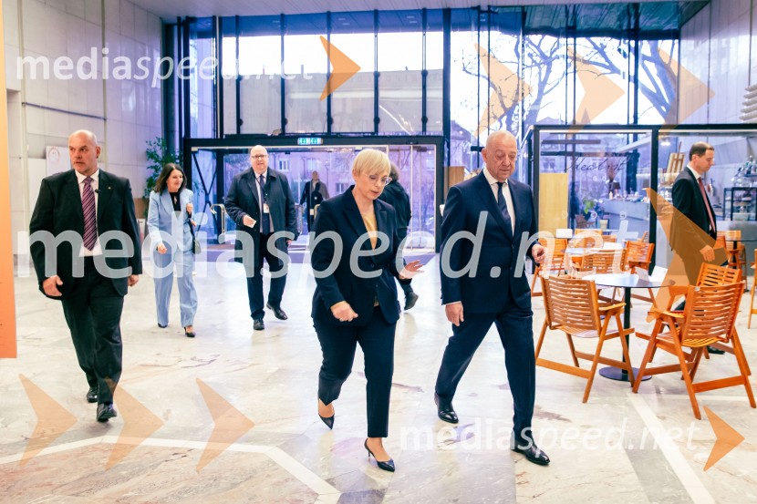 dr. Nataša Pirc Musar, predsednica Republike Slovenije;  Tibor Šimonka, predsednik Gospodarske zbornice Slovenije Podelitev 57. Nagrad GZS za izjemne gospodarske in podjetniške dosežke