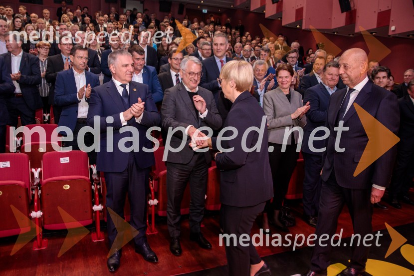  Marko Lotrič, predsednik, Državni svet;  Matjaž Han, minister za gospodarstvo, turizem in šport; dr. Nataša Pirc Musar, predsednica Republike SlovenijePodelitev 57. Nagrad GZS za izjemne gospodarske in podjetniške dosežke